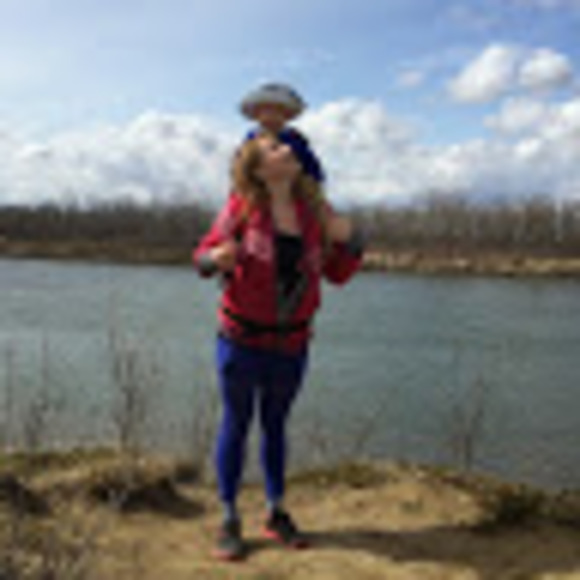 Meet your Posher, Nicole - Picture 1 of 1